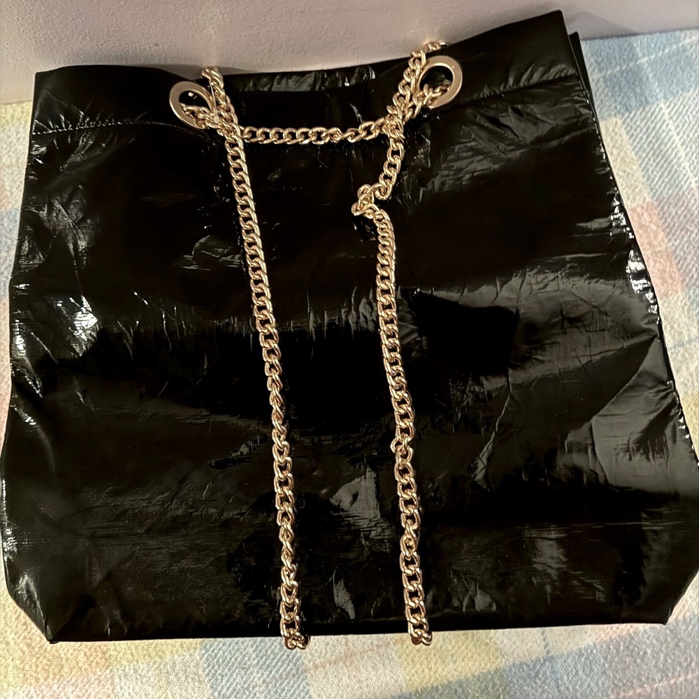 New Chillgasm Classic rarBlack and Gold Chain Shoulder Bag rare collection item - Picture 2 of 8